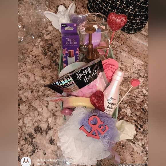 Luxurious Bath & Body Gift Set - Green Pamper Me - Picture 7 of 14